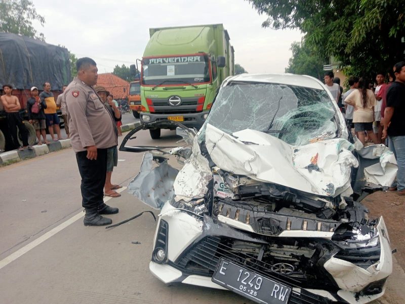 Laka Lantas di Jalan Pantura, Dump Truk Tronton VS Toyota Avanza Veloz, Satu Orang Meninggal Dunia. Foto. Dok. Humas Polda Jabar