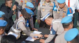 Polda Jawa Barat dan seluruh jajaran Polres di bawahnya hari ini melaksanakan pemeriksaan senjata api (senpi) secara serentak. Foto. Dok. Humas Polda Jabar