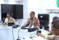 Penjabat Bupati Subang Imran memimpin rapat Revisi Rencana Tata Ruang Wilayah (RTRW) Kabupaten Subang periode 2023–2043. Foto. Diskominfo