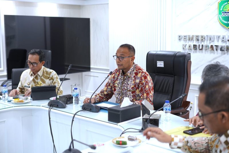Penjabat Bupati Subang Imran memimpin rapat Revisi Rencana Tata Ruang Wilayah (RTRW) Kabupaten Subang periode 2023–2043. Foto. Diskominfo