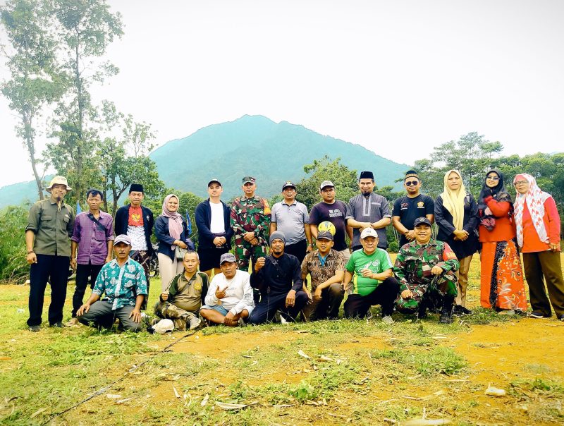 Peresmian serta syukuran lapang sepak bola Dayeuh Luhur yang berlokasi di Kp. Gorowong RT03/05 Desa Gardusayang Kecamatan Cisalak.