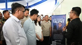  Wakil Presiden (Wapres) Gibran Rakabuming bersama Istri meninjau penyelenggaraan Job Fair (bursa kerja)  acara Festival Vokasi Balai Besar Pelatihan Vokasi dan Produktivitas (BBPVP). Foto.Dok. Setwapres