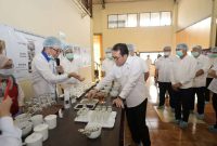 Penjabat Gubernur Jawa Barat Bey Machmudin mendampingi Menteri Perdagangan RI Budi Santoso dalam kunjungan kerjanya ke Industri Hilir Teh PTPN VIII di Panyileukan, Kota Bandung. Foto. Dok. Jabarprov