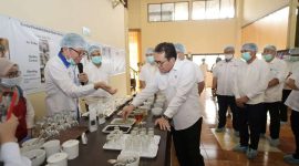 Penjabat Gubernur Jawa Barat Bey Machmudin mendampingi Menteri Perdagangan RI Budi Santoso dalam kunjungan kerjanya ke Industri Hilir Teh PTPN VIII di Panyileukan, Kota Bandung. Foto. Dok. Jabarprov