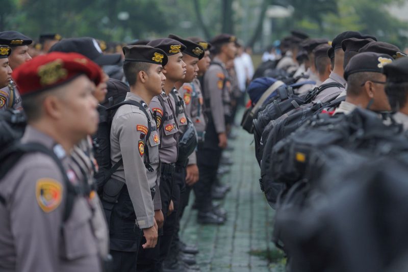 Polda Jabar dan jajarannya bersama TNI, Dinas Perhubungan, Satpol PP, dan instansi terkait lainnya.