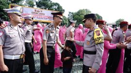 Upacara kenaikan pangkat dipimpin Kapolda Jawa Barat, Irjen Pol. Dr. Akhmad Wiyagus, S.I.K., M.Si., M.M. Bertempat di Halaman apel Mapolda Jabar, Kamis 2 Januari 2025.