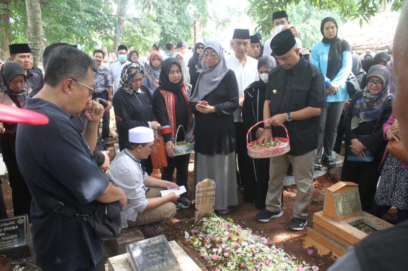 upacara pelepasan jenazah secara sipil dipimpin Pj Bupati Subang.
Bertempat di halaman Kantor Bupati Subang