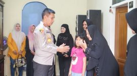 Kapolda Jabar Kunjungi Rumah Duka Aipda Anumerta Anditia yang Gugur Saat Menyelamatkan Korban Tenggelam  di Pantai Pangandaran. Foto.Dok Humas Polda Jabar