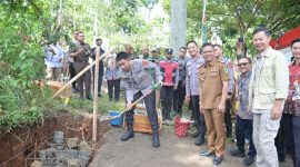 Peletakan Batu Pertama pembangunan Mapolsek Arjasari Polresta Bandung dilakukan langsung  Kapolda Jabar Irjen Pol. Dr. Akhmad.,S.I.K., M.Si., M.M., didampingi Pejabat Utama Polda Jabar. 