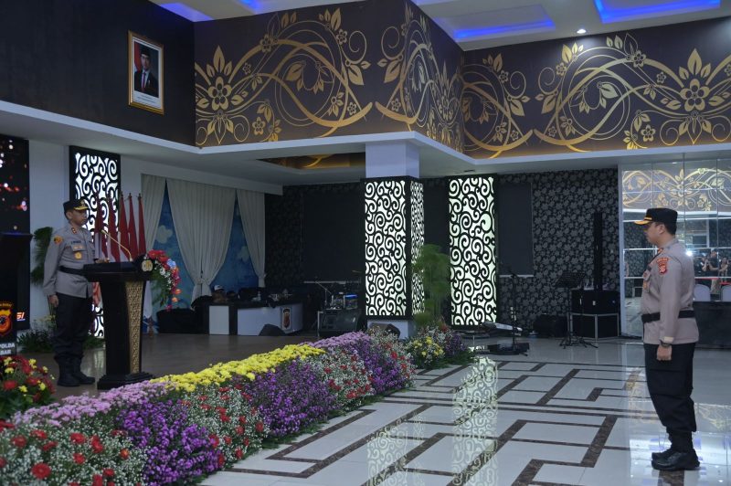 Upacara serah terima jabatan (Sertijab) pergantian sejumlah pejabat di lingkungan Polda Jabar dipimipin Kapolda Jabar Irjen Pol Dr. Akhmad Wiyagus yang berlangsung di Mapolda Jabar.