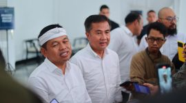 Gubernur terpilih Dedi Mulyadi menekankan pentingnya memperbaiki infrastruktur jalan. 