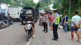 Satuan Lalulintas Polres Garut Gerak Cepat Tangani Lakalantas di Jalan Raya Tarogong Leles Garut