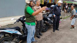 Pj. Bupati Subang, Drs. M. Ade Afriandi, MT, meninjau lokasi Tempat Pembuangan Sampah Sementara (TPS) di Pujasera, Subang, pada Selasa, 28 Januari 2025.