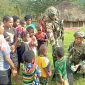 Prajurit TNI bersama warga Kampung Yegerbaga, Distrik Ilaga, Kab. Puncak, Papua Tengah. Foto.Dok. Tutwuri