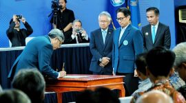 Prof. Tatacipta Dirgantara resmi di lantik sebagai Rektor Institut Teknologi Bandung (ITB)  periode 2025-2030 di Aula Barat ITB, Kota Bandung, pada Senin (20/1/2025). Dihadiri Penjabat Gubernur Jawa Barat Bey Machmudin.