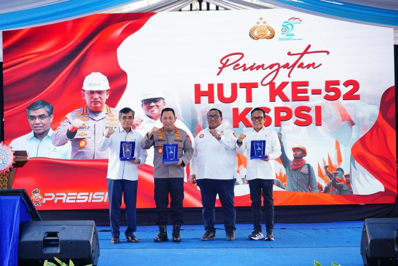 Kapolri Jenderal Polisi Drs. Listyo Sigit Prabowo hadiri HUT ke-52 Konfederasi Serikat Pekerja Seluruh Indonesia (KSPSl) di Purwakarta, Jawa Barat.