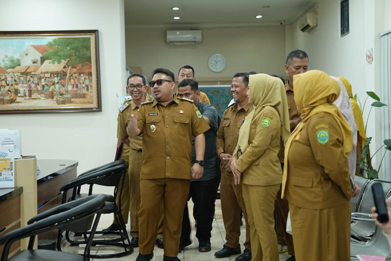 Rey melakukan dialog dengan para pejabat eselon Bapenda untuk memberikan pengarahan terkait strategi Bapenda Subang kedepan.