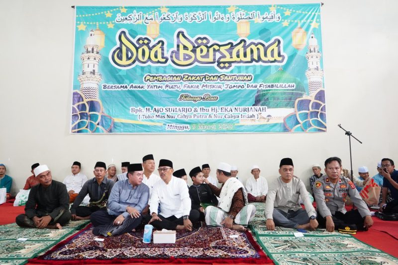 Ribuan Orang Iktuti Doa Bersama Sekaligus Mendapatkan Sembako, Program Indramayu Berzakat