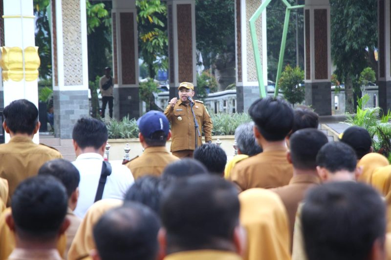 Rey ingin memastikan bahwa seluruh ASN bekerja secara profesional tanpa kepentingan pribadi atau politik.