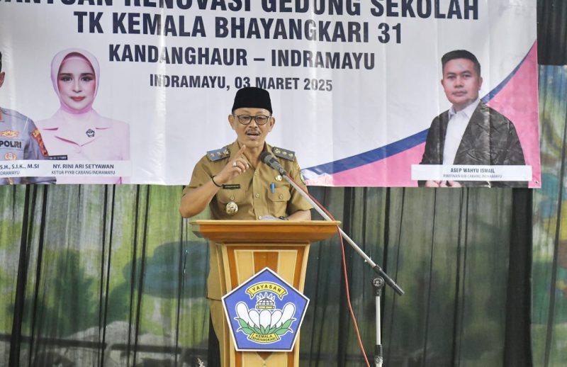 Wakil Bupati Indramayu H. Syaefudin dalam samutannya di kegiatan peletakan batu pertama (groundbreaking) renovasi gedung sekolah TK Kemala Bhayangkari 31 Kandanghaur. senin 3/3/2025. Foto. By. Fikri Diskominpo Indramayu