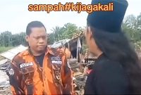 Saat Kunjungi Tempat Pembuangan Sampah, Aktivis Ki Jagakali Ditegur Ormas: Jangan Maen Nyelonong Bae Foto. Tangkap layar Akun Tiktok @Otak Kanan