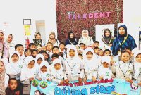 Peserta didik TKQ Suni Fadhilah di dampingi para wali murid mengunjungi klinik Gigi TalkDent Jatibarang - Indramayu.