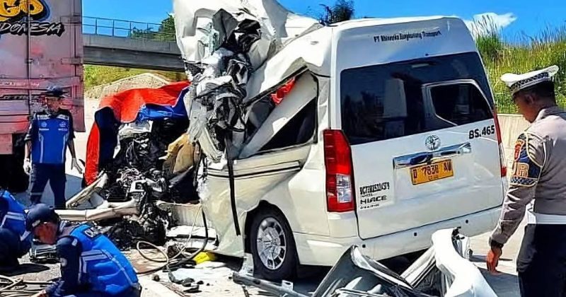 Tragis Kecelakaan Maut di Tol Cisumdawu, Mobil Travel Hantam Truk Fuso: Sopir Diduga Mengantuk