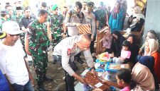 Kunjungi Keluarga Korban Ledakan di Garut, Kapolda Jabar Bersama Pangdam III Siliwangi Berikan Santunan 
