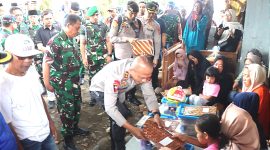 Kunjungi Keluarga Korban Ledakan di Garut, Kapolda Jabar Bersama Pangdam III Siliwangi Berikan Santunan 