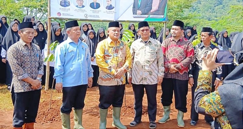 Launching sejuta pohon 
 dihadiri Kabid. Pd. Pontren Kanwil Prov.Jabar, Kepala Kemenag Kabupaten Subang, Kasi Pd. Pontren Subang, Ketua FPP. Kabupaten Subang, Kapala KUA Cijambe, MUI Cijambe, DPC FKDT Kabupaten Subang serta para ketua FPP  Kecamatan Sekabupaten Subang.