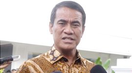 Mentan Amran mengungkapkan alasan mengapa bansos beras 10 kg dan beras murah produksi Bulog belum disalurkan lagi oleh pemerintah. 