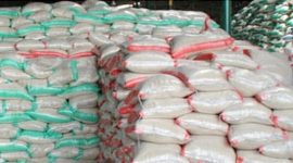 Harga beras dunia tengah pun mengalami penurunan tajam hingga di bawah US$ 400 per ton. Anjloknya harga beras ini, Pemerintah meyakini karena ada faktor Indonesia.