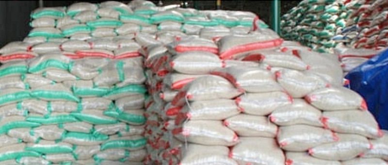 Harga beras dunia tengah pun mengalami penurunan tajam hingga di bawah US$ 400 per ton. Anjloknya harga beras ini, Pemerintah meyakini karena ada faktor Indonesia.