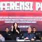 Konferensi Pers Bareskrim Polri Hasilnya: identik. Dari jenis kertas hingga format tanda tangan, semuanya berasal dari sistem akademik yang sah.
