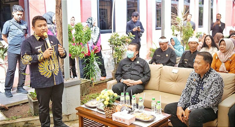 Bupati Subang, Reynaldy Putra Andita (Kang Rey), melakukan peninjauan di Puskesmas Sukarahayu untuk memastikan layanan kesehatan optimal