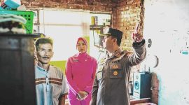 Polres Cimahi melakukan bedah rumah untuk Aiptu (Purn) Kamilsyaf, seorang purnawirawan Polri yang rumahnya rusak parah