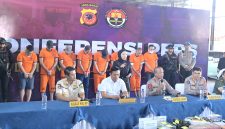 Direktorat Reserse Kriminal Umum Polda Jabar dan menetapkan 44 orang jadi tersangka.