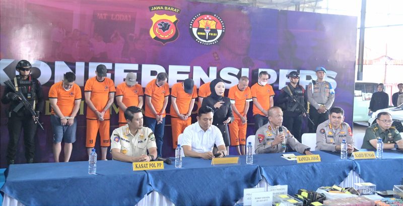 Direktorat Reserse Kriminal Umum Polda Jabar dan menetapkan 44 orang jadi tersangka.