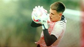 Penjaga gawang asal Belanda, Mike Hauptmeijer didatangkan dari klub PEC Zwolle liga Belanda.