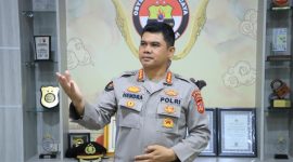 Kabid Humas Polda Jabar, Kombes Pol. Hendra Rochmawan dalam keterangannya menyampaikan bahwa yang dilakukan oleh tersangka melakukan perusakan terhadap sebuah gitar dan satu unit mobil Ertiga.