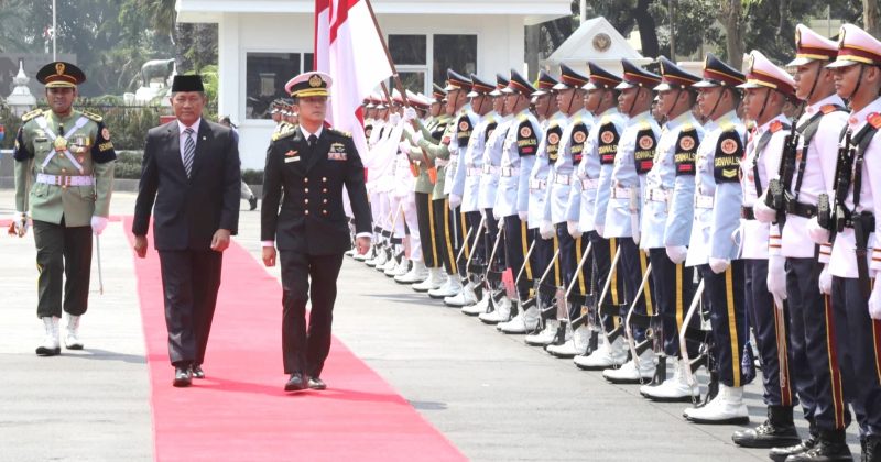 Menhan Sjafrie menegaskan bahwa Singapura merupakan mitra strategis dan dekat Indonesia dalam membangun kerja sama pertahanan