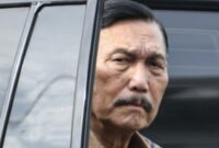 Luhut menilai isu ijazah tak relevan untuk mengatasi masalah bangsa ini. Yang penting justru kontribusi apa yang bisa diberikan ke negara.