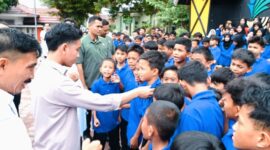 Wapres disambut oleh Gubernur Sumbar Mahyeldi Ansharullah, Pangdam I/Bukit Barisan Mayjen TNI Rio Firdianto, dan Kapolda Sumbar Irjen Pol Gatot Tri Suryanta.