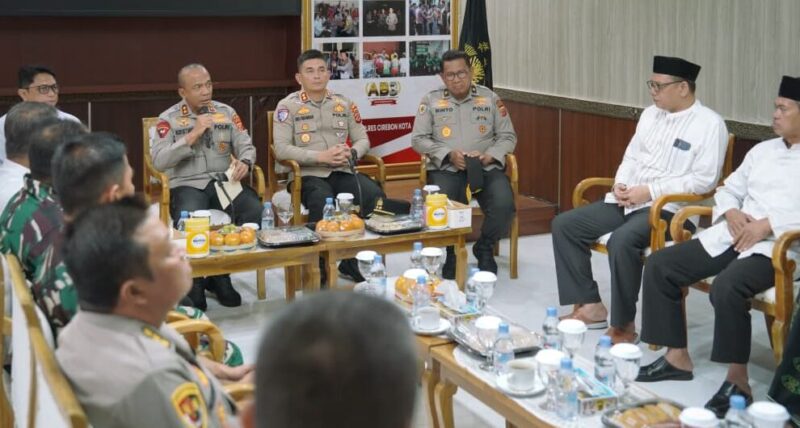 Kapolda Jabar Silaturahmi dengan Forkopimda Kota Cirebon, Tokoh Agama, dan Tokoh Masyarakat