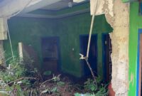 Bencana longsor menerjang pemukiman warga di Desa Cidugaleun, Kecamatan Cigalontang, Kabupaten Tasikmalaya, Jawa Barat, pada Senin dini hari (4/8/2025).