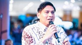 Bupati Indramayu Lucky Hakim kembali menunjukkan kepedulian untuk warga dengan mencoba membantu mengatasi keresahan petani.