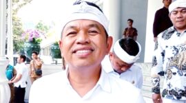 Gubernur Jawa Barat (Jabar) Dedi Mulyadi, menargetkan tahun 2027 mendatang seluruh jalan di Jabar mulus. 