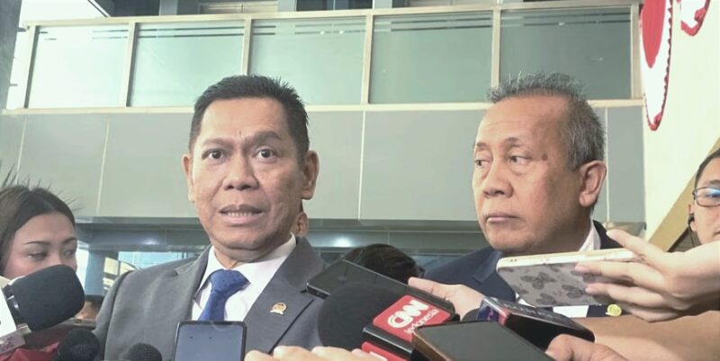 Wakil Ketua DPR RI, Adies Kadir, menjelaskan bahwa gaji pokok anggota DPR RI belum naik, tetapi beberapa komponen tunjangan mengalami kenaikan.