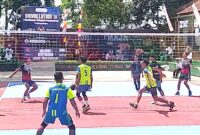 Turnamen Bola Voly diikuti 12 Club dengan sistim gugur, Foto. Saat tim bola Voly Zeus vs Tirta Utama yang di menangkan tim Tirta Utama dengan skor 2-0.