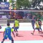 Turnamen Bola Voly diikuti 12 Club dengan sistim gugur, Foto. Saat tim bola Voly Zeus vs Tirta Utama yang di menangkan tim Tirta Utama dengan skor 2-0.